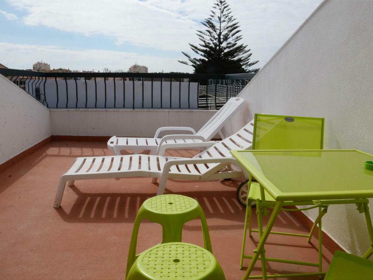 Help Yourself Hostels - Carcavelos Coast Eksteriør bilde