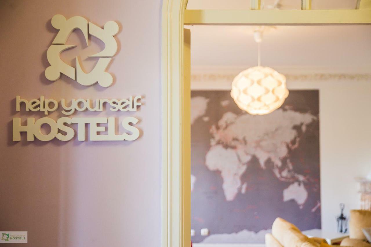 Help Yourself Hostels - Carcavelos Coast Eksteriør bilde